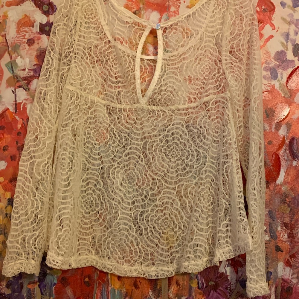 Lace overtop. STUNNING. ELEGANT. Like new.